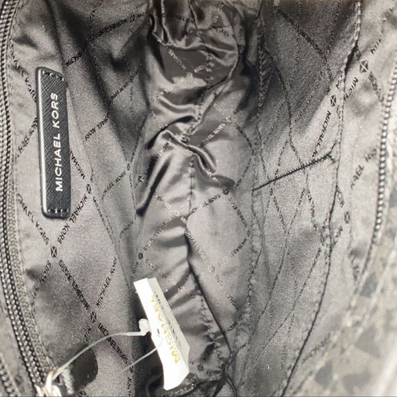 MICHAEL KORS LARGE MESSENGER BLACK SIGNATURE - Picture 7 of 16
